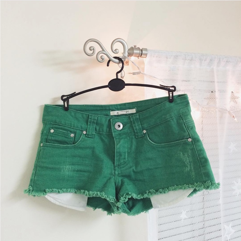 Forever 21 green low waisted denim jean shorts womens (size 25)
